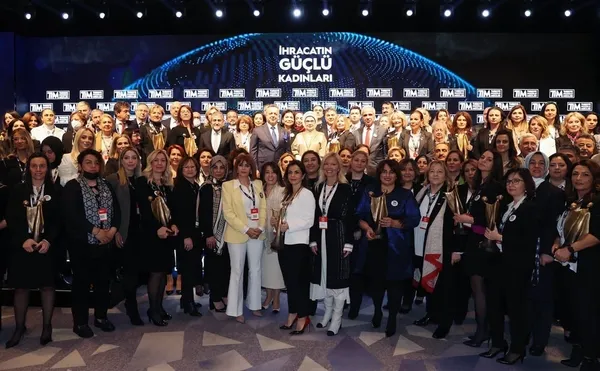 1646485529795.jpg Emine Erdoğan'dan başarılı kadın ihracatçılara tebrik-2