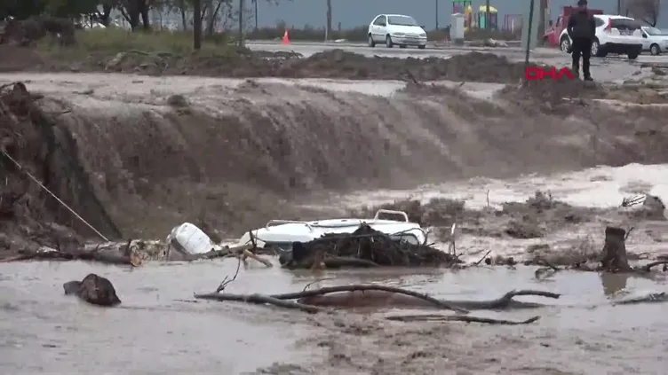 Çanakkale'de Kepez Çayı taştı | Video