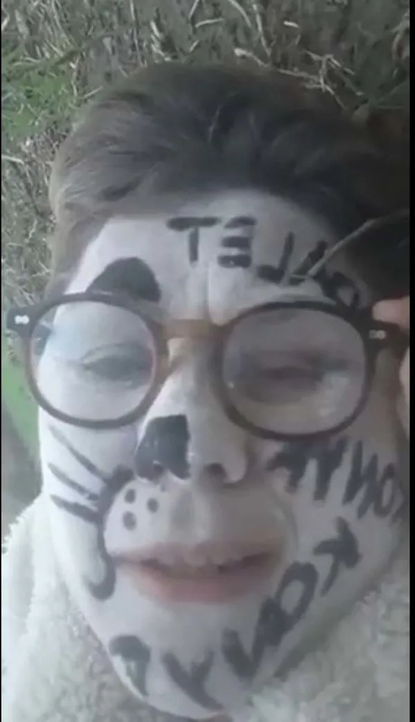 hayvanperest-kadin-yuzunu-kopek-gibi-boyadi-ben-oldum-katilimi-bulun-1640870145346.jpg Hayvanperest bir kadın yüzünü köpek gibi boyadı: Ben öldüm katilimi bulun-4