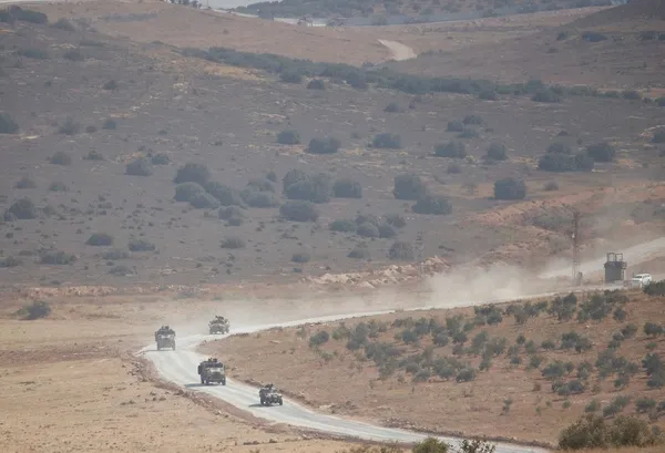 Askeri araçlar sınırda hazır bekliyor-5
