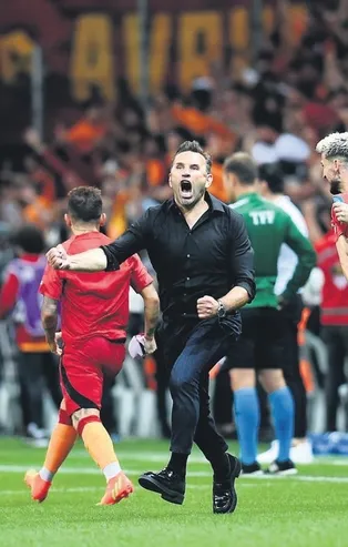 Cimbom geriye düştüğü 10 kişi kaldığı ve bir de penaltı kaçırdığı maçta Antep'i yendi