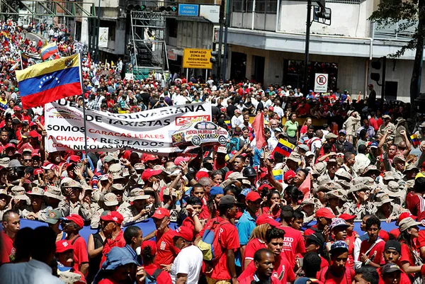 Venezuela'da Maduro yanlıları sokaklara döküldü-1