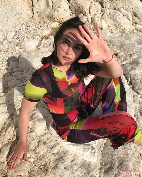 Esra Bilgiç’in eski haline bakın! Estetikli mi doğal mı derken sosyal medya ikiye bölündü! Ramo ve Diriliş Ertuğrul’un yıldızı... - 5
