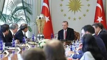Başkan Erdoğan ’şampiyon’ ile bir araya geldi! Külliye’de ’Galatasaray’ kabulü
