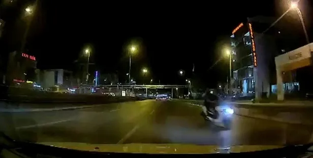 e-5te-tehlikeli-yolculuk-ters-istikamette-seyreden-motosikletli-kamerada-1652871239583.jpeg E-5'te tehlikeli yolculuk: Ters istikamette seyreden motosikletli kamerada-1