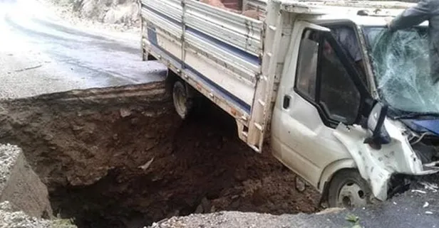 Adana’da aşırı yağışlar nedeniyle çöken yol kazaya neden oldu