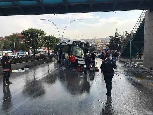 Son dakika: Ankara'da feci kaza! Belediye otobüsü üst geçit asansörüne çarptı-3