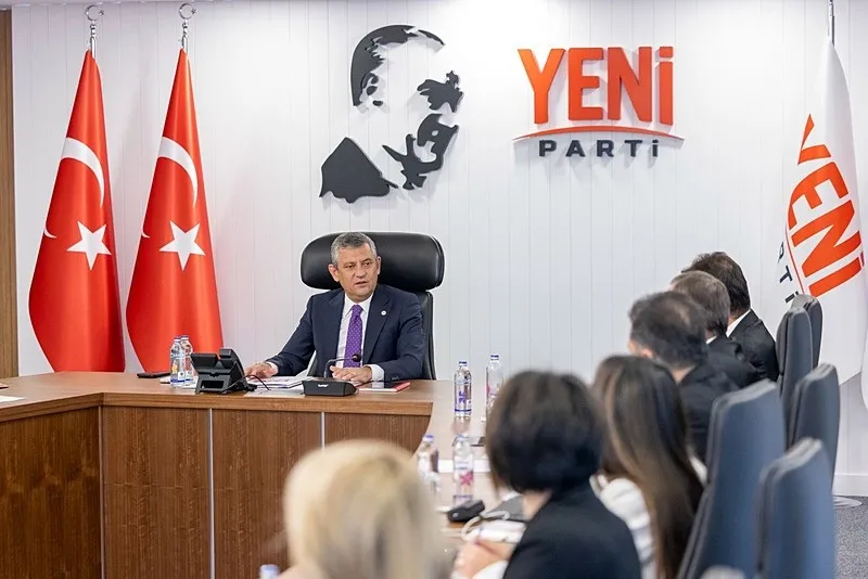Özgür Özel Le Figaro’da Türkiye’yi eleştirdi: İmamoğlu dosyasını gündeme taşıdı, Avrupa’ya Ankara’ya karşı tutum çağrısı yaptı-3