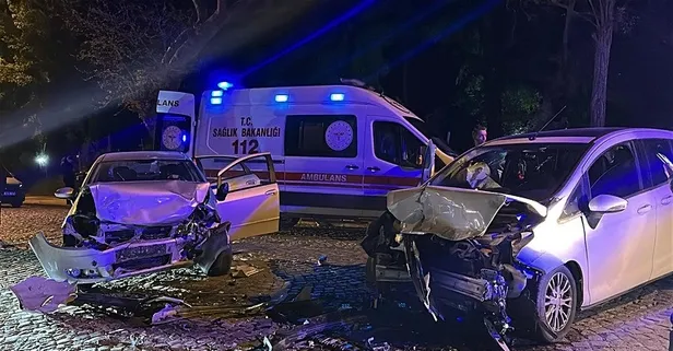 Edirne’de korkunç kaza! 2 otomobil kafa kafaya çarpıştı: 4 yaralı