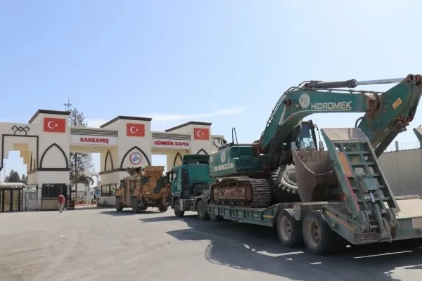 Barış Pınarı Harekatı'na Fırat'ın batısından destek gelecek! İş makineleri köprü kurmak için yola çıktı-2