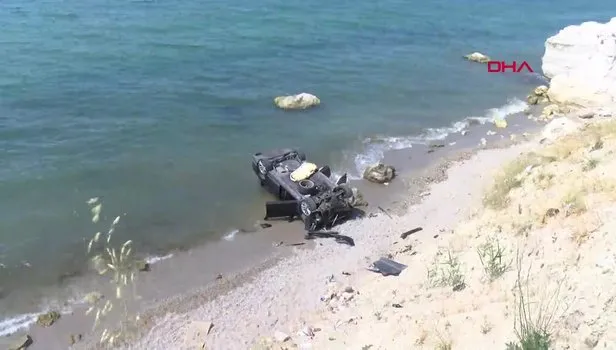 İstanbul'da haciz borçlarına sinirlenen bir kişi otomobilini uçurumdan aşağı attı