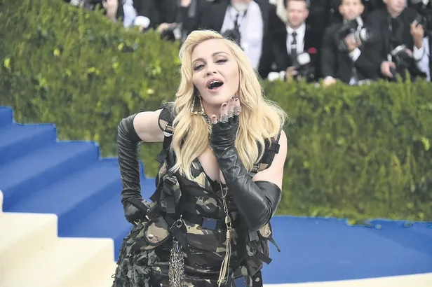 İsrailli işadamı, Madonna’ya Eurovision şarkı yarışmasında sahne alması için 1 milyon dolar teklif yaptı! Ünlü yıldıza tepki yağdı-2