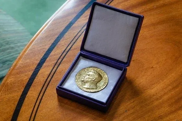 2023-nobel-kimya-odulu-kazananlari-belli-oldu-moungi-bawendi-louis-brus-ve-alexei-ekimov-biyografisi-1696413988153.jpeg 2023 Nobel Kimya Ödülü kazananları belli oldu: Moungi Bawendi, Louis Brus ve Alexei Ekimov ne kadar para ödülü aldı?-3