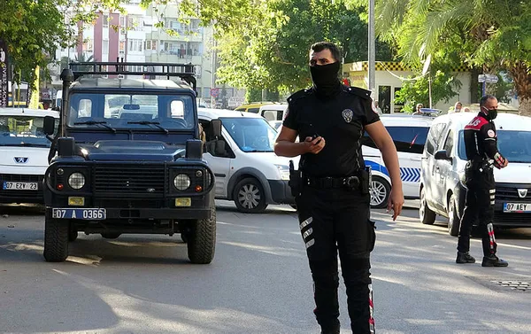 antalyada-intihar-girisimi-sevgilimi-oldurdum-polisi-arayin-dedikten-sonra-silahla-basina-ates-etti-1636213509927.jpg