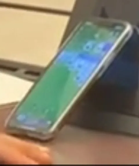 1670274327869.jpg CHP'li Engin Altay'ın TBMM'deki bütçe görüşmelerinde telefon ile oyun oynaması büyük tepkiye neden oldu-2