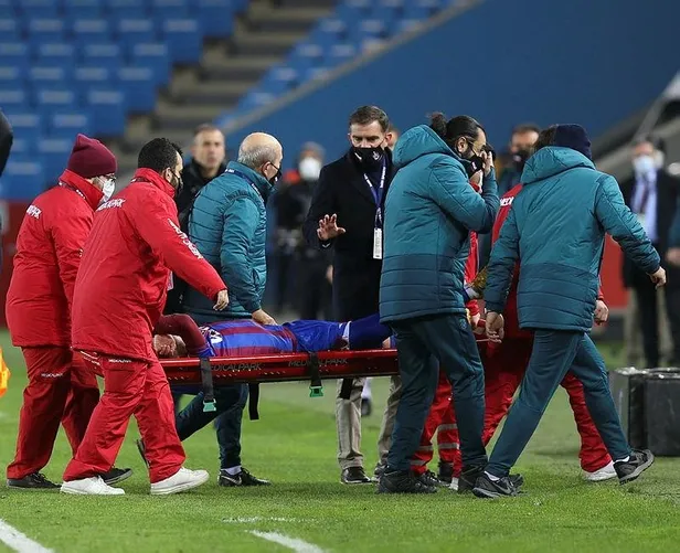 trabzonsporu-uzen-sakatlik-abdulkadir-omur-konyaspor-macini-yarida-birakti-1611079335748.jpeg Trabzonspor'u üzen sakatlık! Abdülkadir Ömür Konyaspor maçını yarıda bıraktı-4