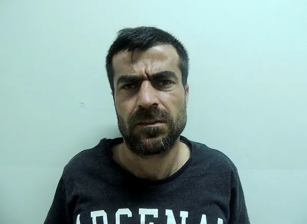 turuncu-kategoride-aranan-rodi-cevik-kod-adli-terorist-sonuc-gurdegir-istanbul-atasehirde-yakalandi-1629794161263.jpg Turuncu kategoride aranan Rodi Çevik kod adlı terörist Sonuç Gürdeğir İstanbul Ataşehir'de yakalandı-3