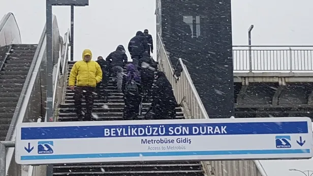Son dakika: İstanbul'da beklenen kar yağışı başladı! Meteoroloji saat verip uyardı-1