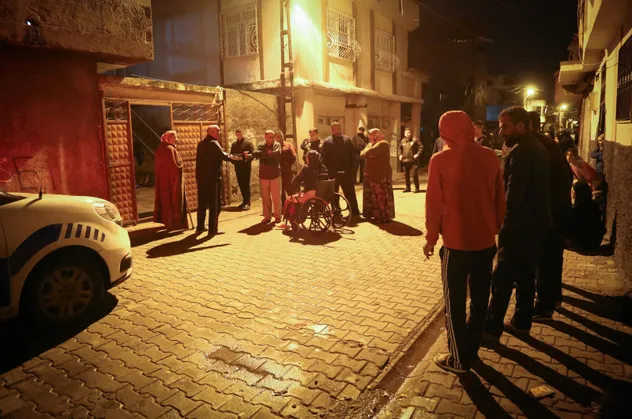 Adana'da silahlı ve bıçaklı saldırı: 1 yaralı