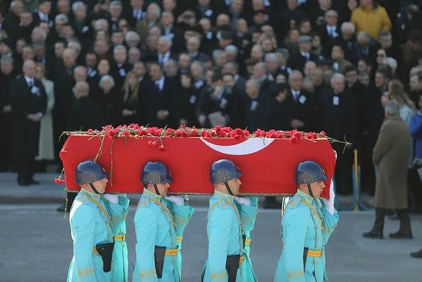 Deniz Baykal ebediyete uğurlandı-13