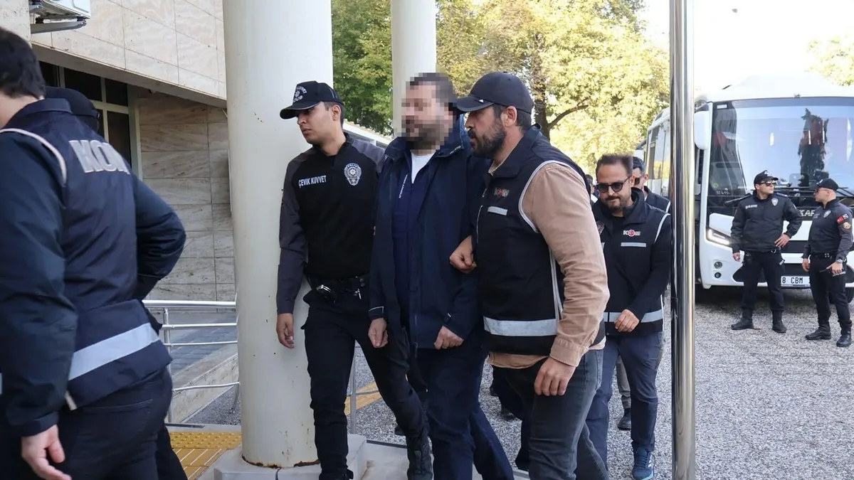 Milas Belediyesi'nde 2,5 milyarlık sahte ihale soruşturması: Başkan Fevzi Topuz ve oğlu adliyeye sevk edildi