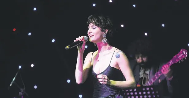 Birce Akalay sesiyle büyüledi