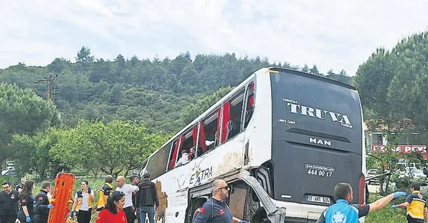 Çanakkale-Ezine kara yolundaki zincirleme kazada can pazarı yaşandı: 8 ölü 21 yaralı!