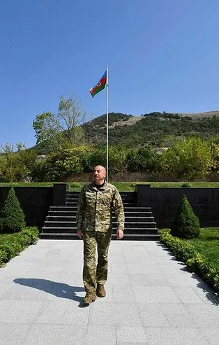 Azerbaycan Cumhurbaşkanı İlham Aliyev işgalden kurtulan Laçın'ı ziyaret etti! "Kimsenin çağrısı, beyanı bizi durduramaz"