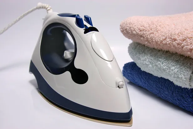 gomlek-pantolon-tisortleri-jilet-gibi-yapiyor-utusuz-kiyafet-derdine-son-tek-hamlede-dumduz-yapmanizi-saglayac-1702972413769.jpg Ütüsüz kıyafet derdine son! Gömlek, pantolon, tişörtleri jilet gibi yapıyor! Tek hamlede dümdüz yapmanızı sağlayacak-4