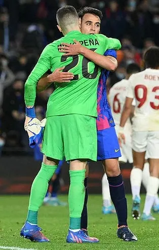 Barcelona maçında kalesinde devleşen Inaki Pena elleri kadar ayaklarını da konuşturuyor