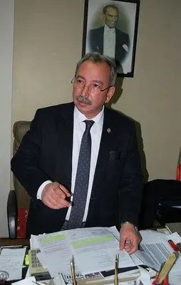 CHP'li vekil vatandaşa silah çekti