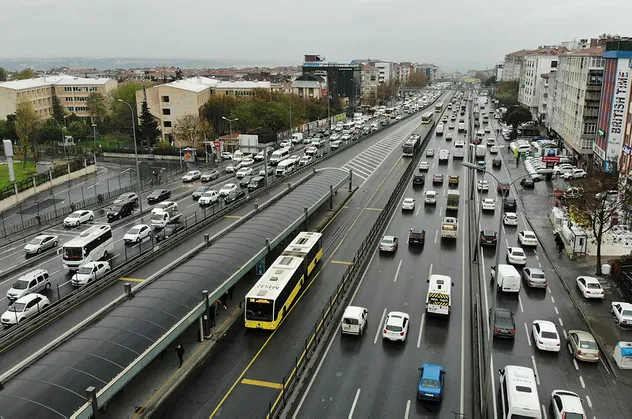 Sokağa çıkma yasağına saatler kala trafik yoğunluğu