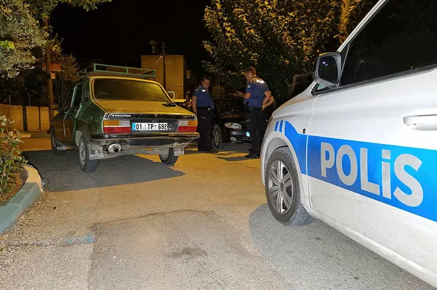 Adana'da hırsızla polis arasında kovalamaca