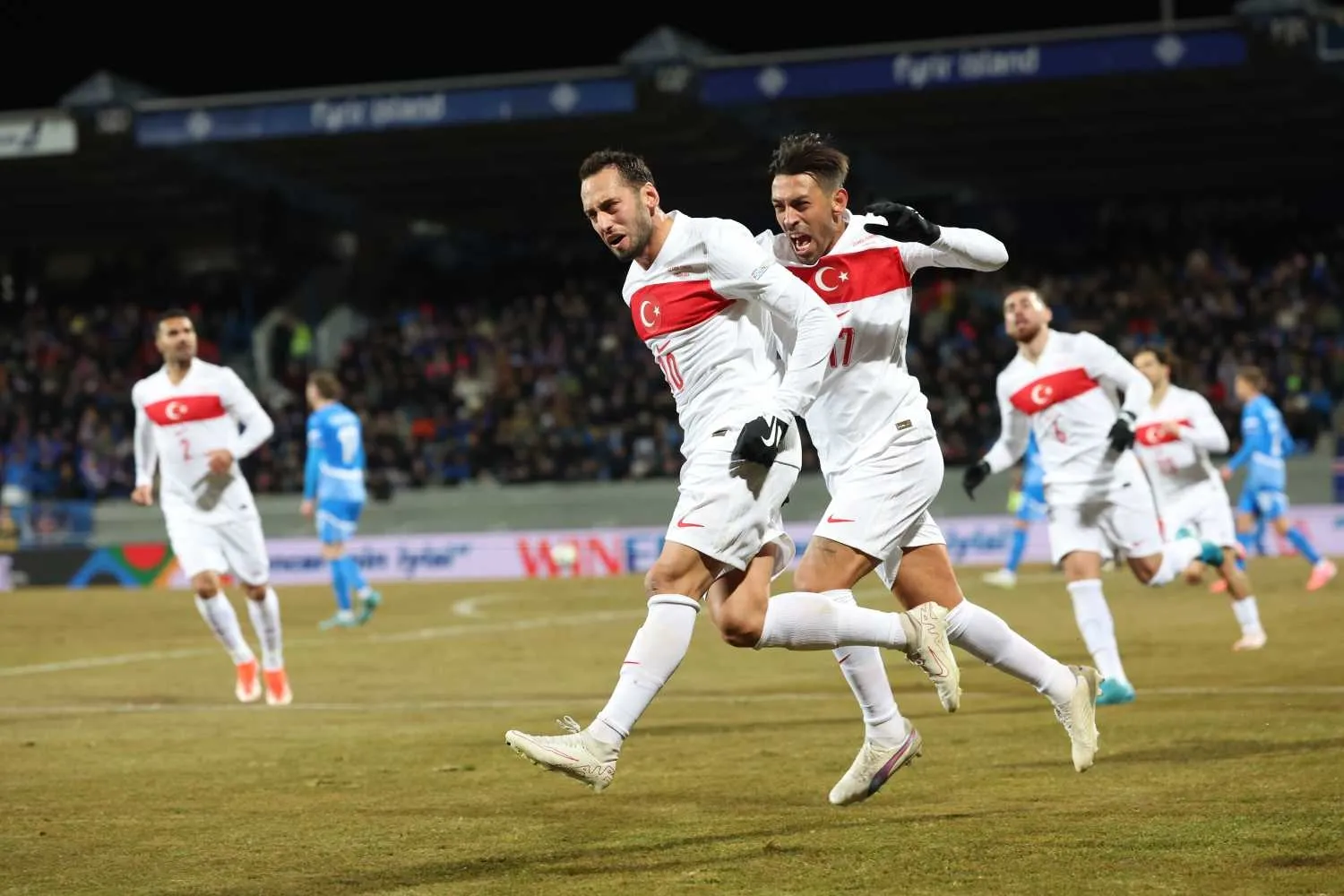 Milliler liderlik için sahada! Montella Türkiye Galler maçı öncesi 11'i belirledi - 4
