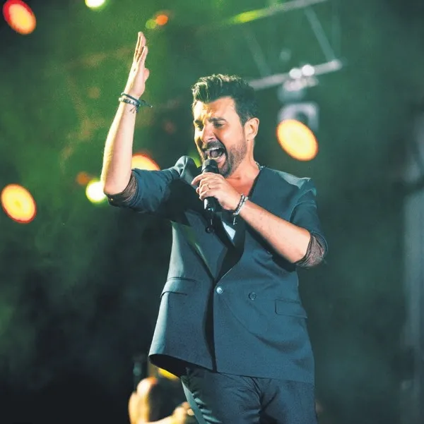 Van’da yıldızlar sahnede