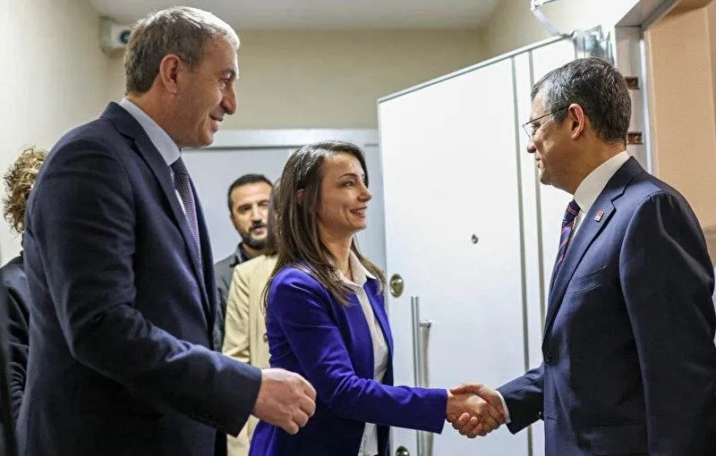 CHP Genel Başkanı Özgür Özel DEM Parti Eş Genel Başkanları ile bir araya gelmişti.