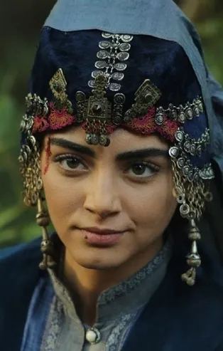 Kuruluş Osman'ın Bala Hatun'u Özge Törer'in kardeşi görenleri şaşkına çevirdi! Şeyh Edebalı'nın kızı...