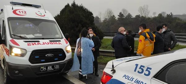 son-dakika-tem-otoyolunda-meydana-gelen-zincirleme-kazada-6-luks-arac-birbirine-girdi-1608025564567.jpg SON DAKİKA: TEM Otoyolu'nda meydana gelen zincirleme kazada 6 lüks araç birbirine girdi-9