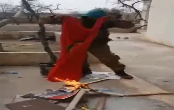 Teröristler kaçtı paçavraları yakıldı-2
