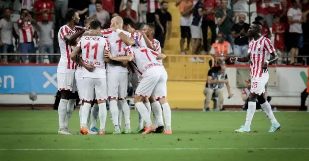 Son dakika: Trabzonspor Antalya’da mağlup! 5 gol yediler