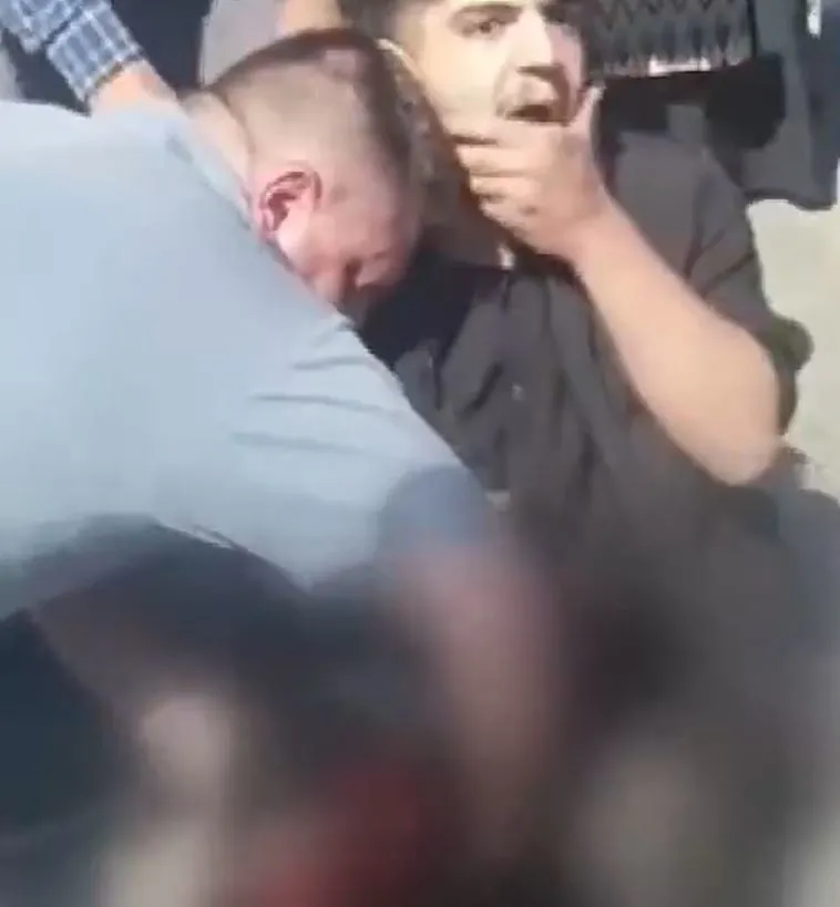 beyoglunda-feci-kaza-arabalarin-arasinda-sikisan-gencin-bacagi-koptu-1717248379461.jpg Beyoğlu'nda feci kaza: Arabaların arasında sıkışan gencin bacağı koptu!-3