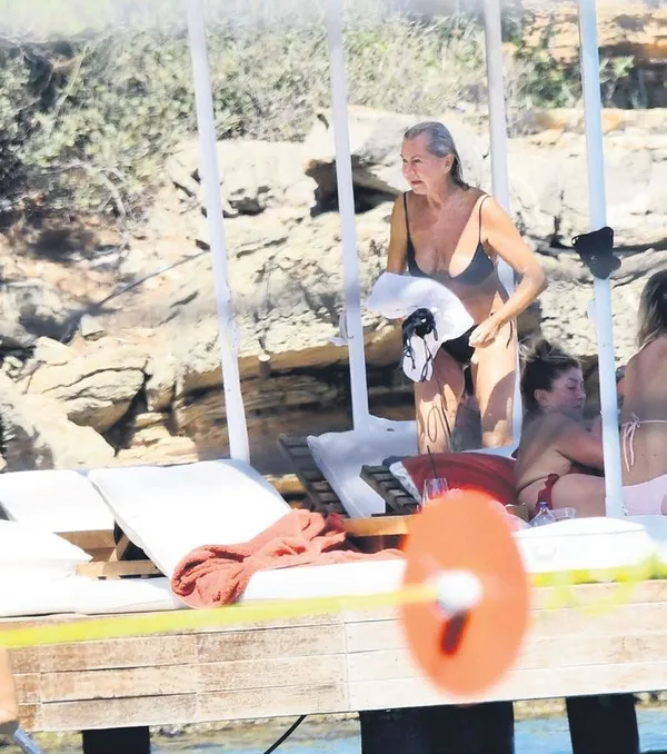 gul-golge-tatil-plani-yapamamaktan-dert-yandi-1629323883356.jpeg Gül Gölge tatil planı yapamamaktan dert yandı!-9