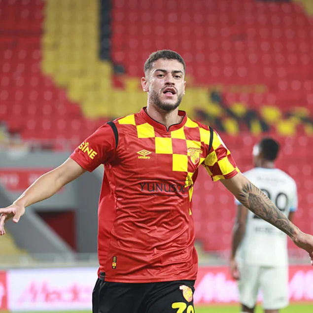 Feyenoord Romulo’dan vazgeçti