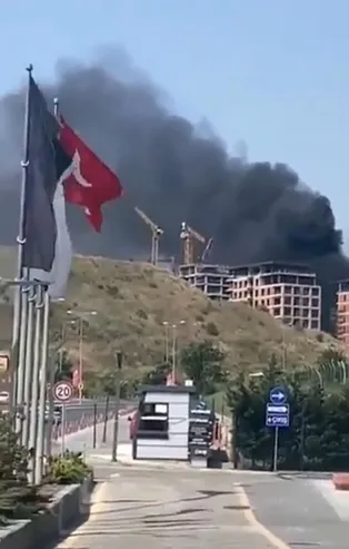 SON DAKİKA: Kağıthane'de yangın paniği!