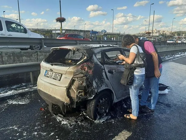 Haliç Köprüsü girişinde otomobil yandı, trafik kilitlendi!-1