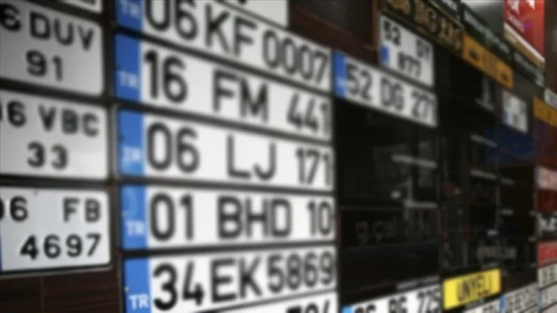 140-bin-liralik-ceza-kuyrugu-app-plaka-kullananlar-basim-atolyesine-kostu-1772801727470.jpeg 140 bin liralık ceza kuyruğu: APP plaka kullananlar basım atölyesine koştu-5