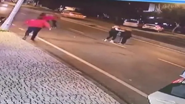 Büyükçekmece'de sokak ortasında dehşet! Ret cevabı alan adam eski eşini dövdü-3