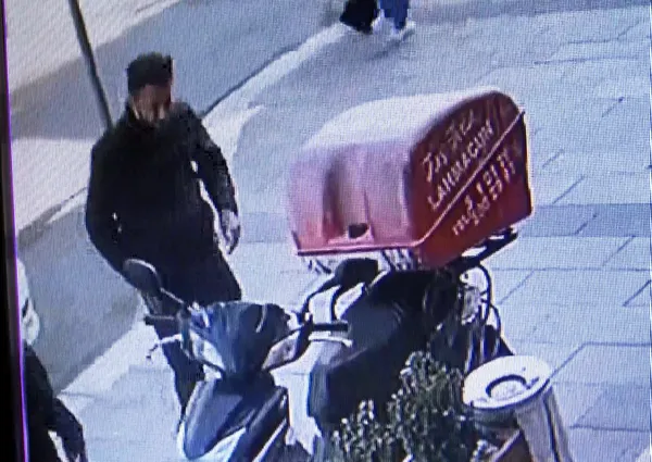 avcilarda-motosiklet-hirsizligi-kamerada-helal-para-bulunacagina-inaniyoruz-1667456038765.jpg Avcılar'da motosiklet hırsızlığı kamerada! 'Helal para bulunacağına inanıyoruz'-4