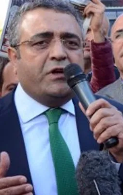 CHP, hainlere destek için mahkemeye koştu