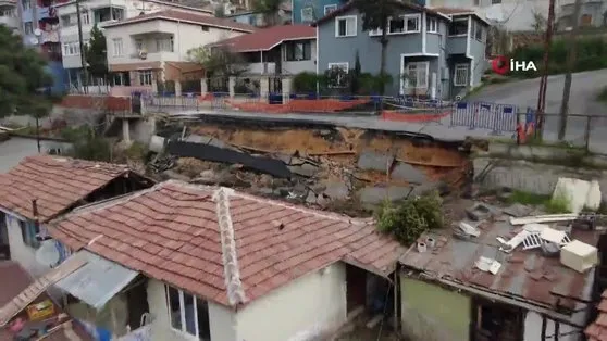 Maltepe’de Gülensu Mahallesi Gazi Sokak’ta yol çöktü Binaların çatısına çöken yol havadan görüntülendi